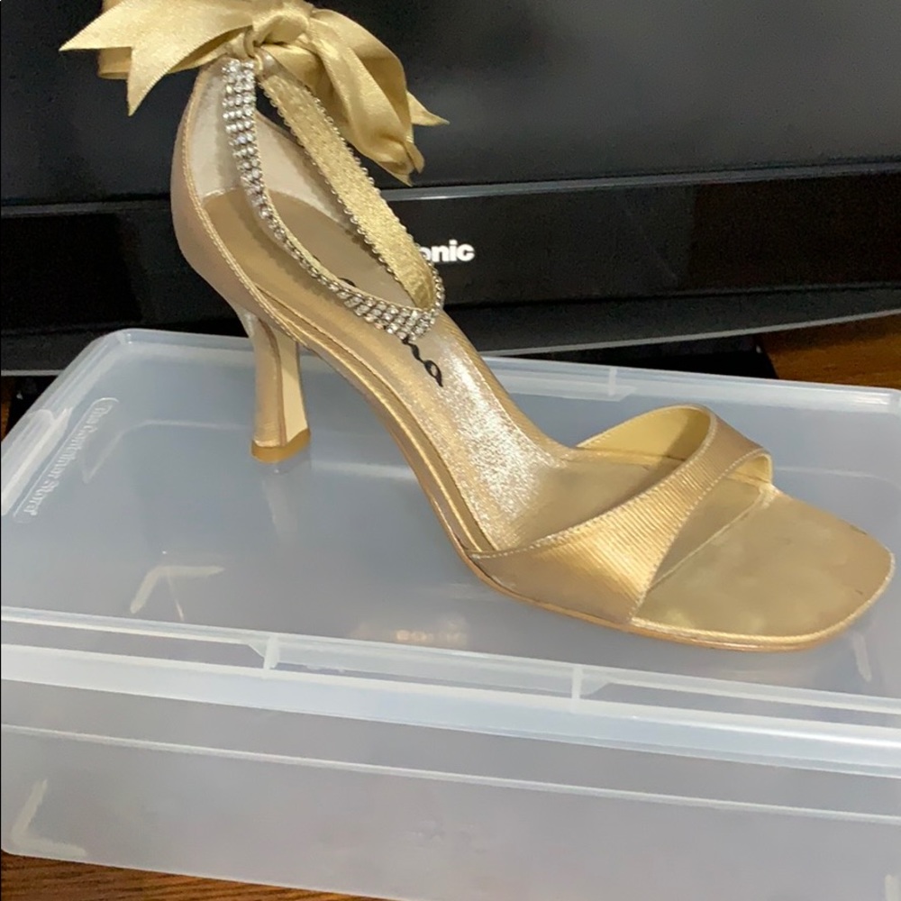 Nino gold sandals with satin and rhinestone strap